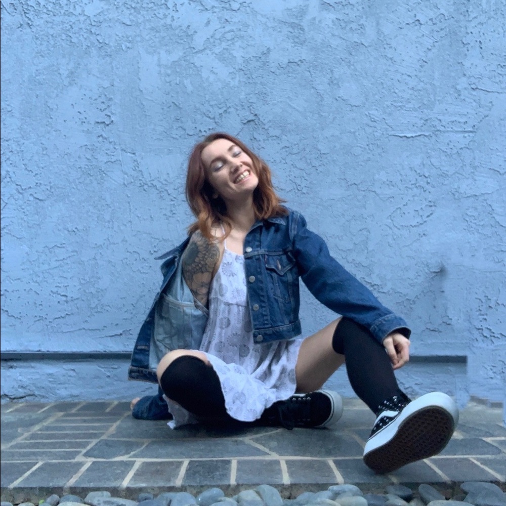 ABOUT ME 💛⚡️ - Picture 2 of 4